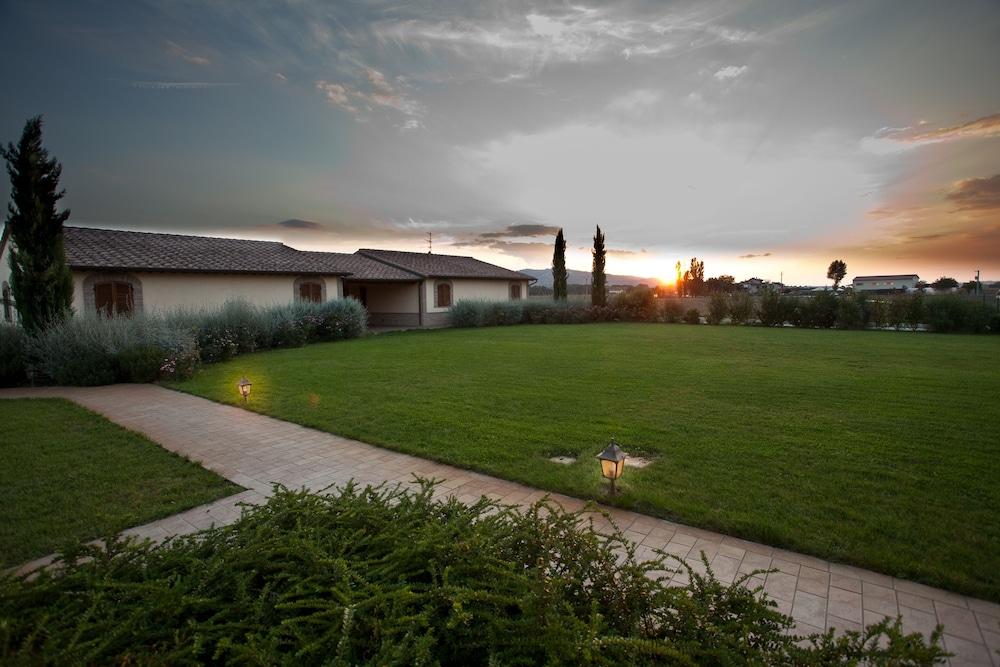 Agriturismo Le Rondini Di Francesco Di Assisi Cannara Екстер'єр фото